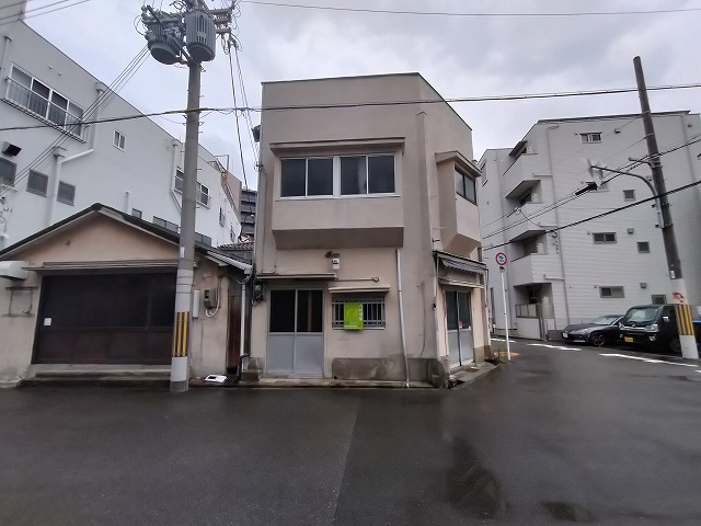 近隣は民家があります
