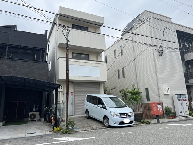 近隣に民家があります。