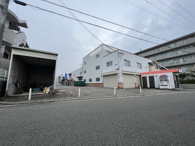 広い駐車スペースがあります。