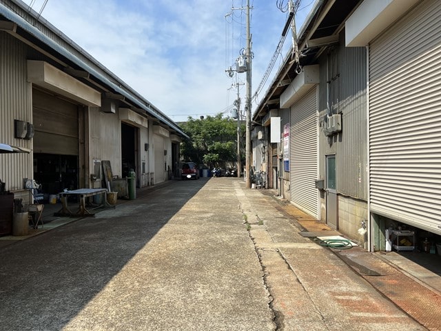 前面通路は共有です。