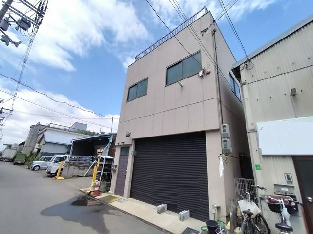 荷物用エレベーター付き