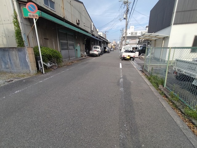 前面道路になります。