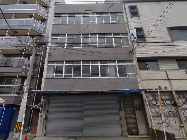 建物正面　