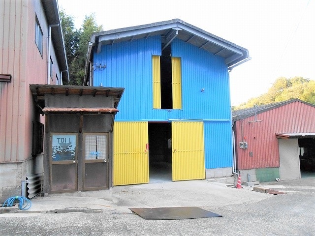 2階建の倉庫です。