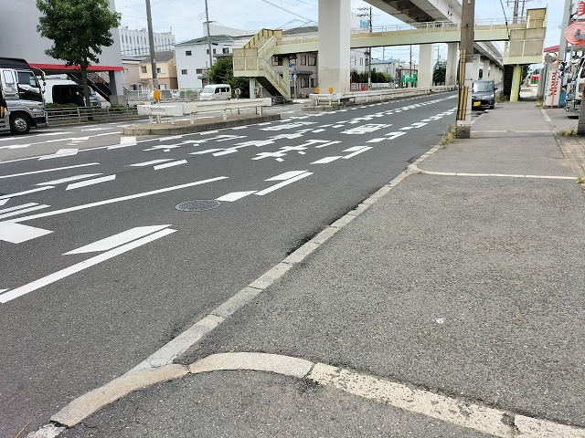 トラックの入出庫がしやすくなっております。