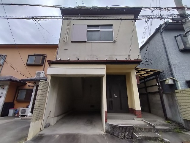 建物正面　ガレージ付き
