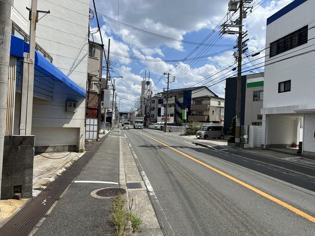 幹線道路沿いになります。
