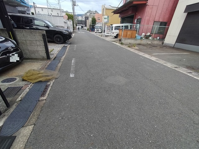 近隣に民家がございます