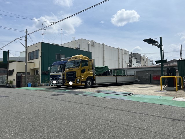 大型車両も駐車可能となっております。
