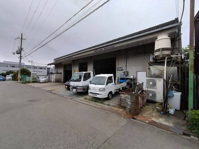 前に駐車３台可能