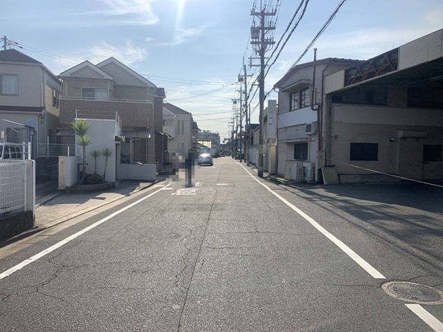 近隣に民家があります。