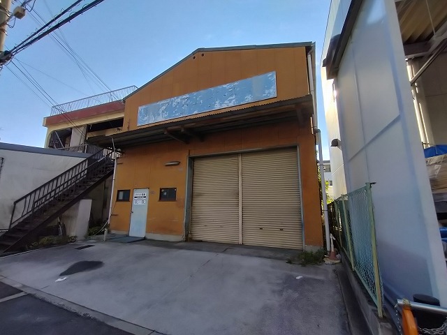 近隣に民家有り