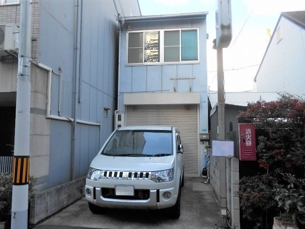前面空地に駐車可能です。