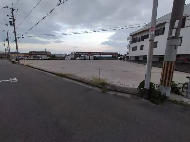 トラックの駐車スペースとしていかがでしょうか。