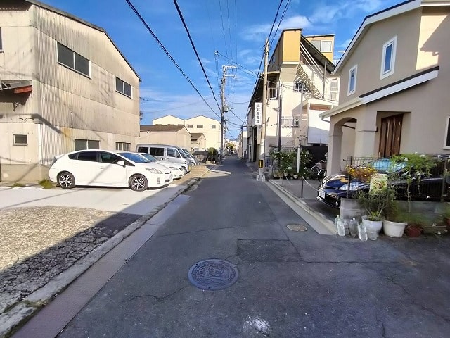 共有通路に入る道です