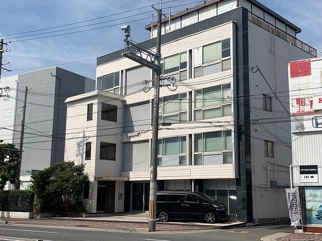 前面に1台駐車スぺースあります。