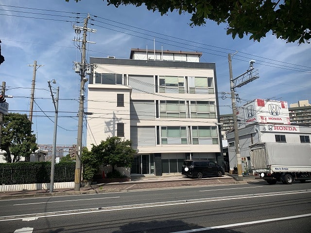 幹線道路沿いの物件です。