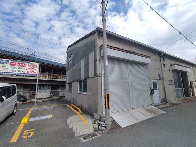 シャッター付き貸し倉庫・貸し工場