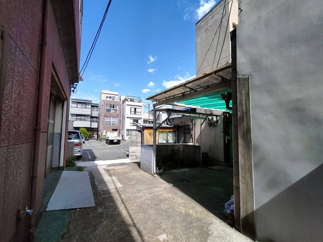 前道は専用通路です