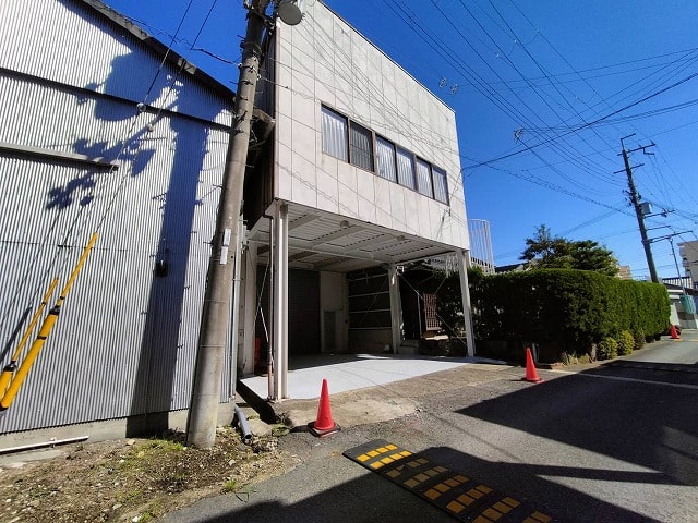 荷物の積み下ろしも屋根があるので濡れませんね
