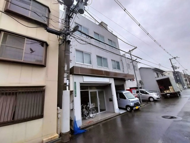 建蔽率、容積率オーバーしてます