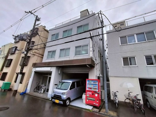 ４階建てです