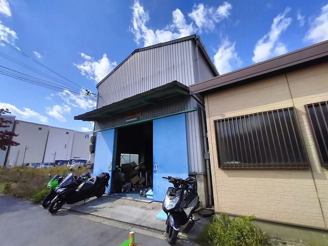 近隣に民家有り