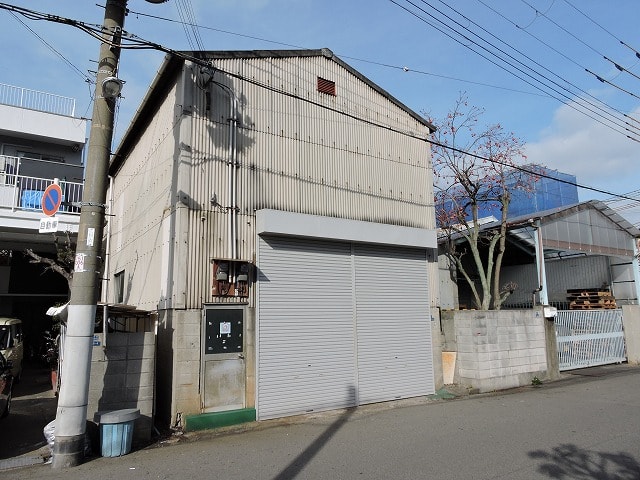 クレーン付き倉庫