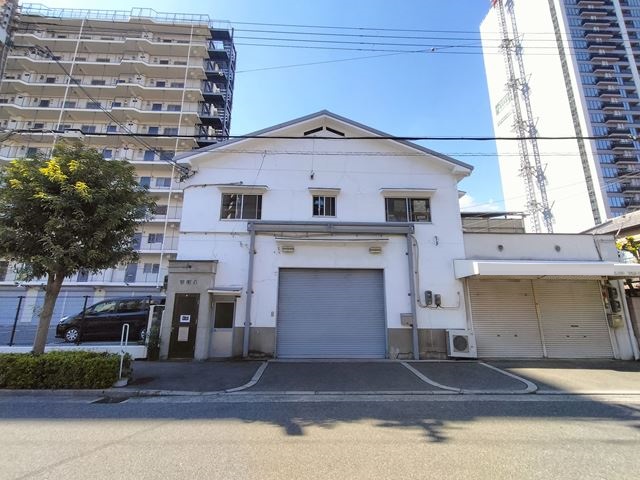 電動シャッター付き倉庫