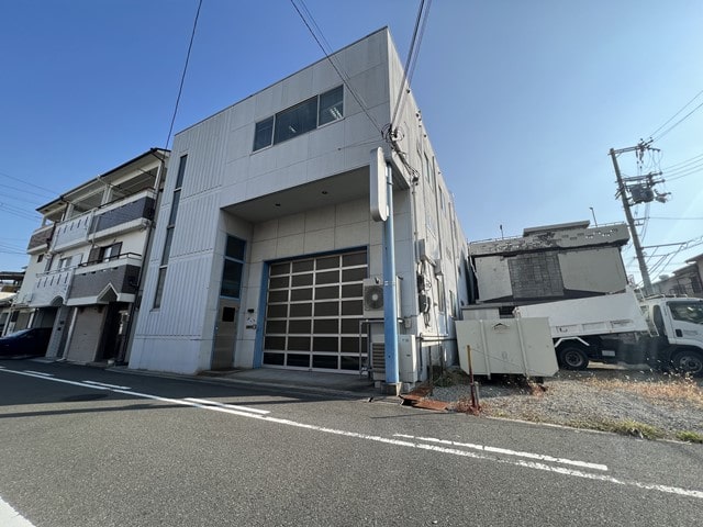 前面に約1台駐車可能です。