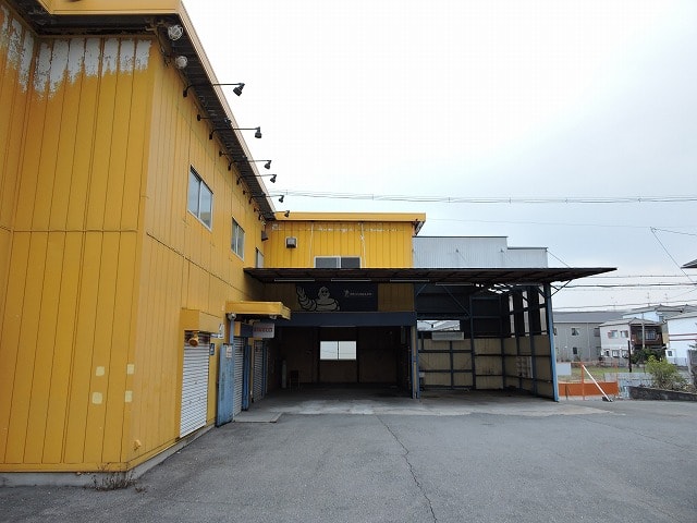 元自動車整備工場跡