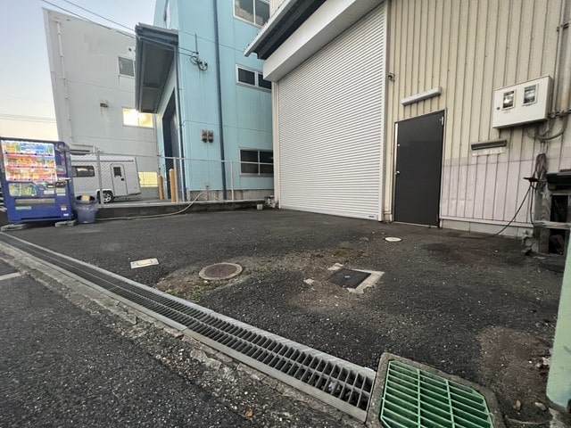 2ｔ車1台駐車可能です。