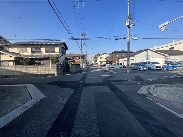 前面道路には大型車両規制はありません。