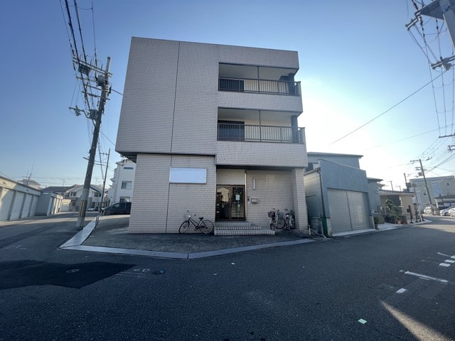 正面玄関になります。