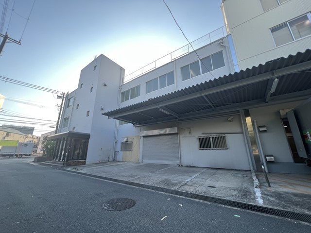 2ｔ車の駐車可能です。