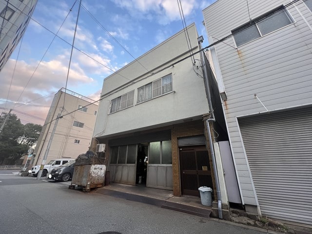 九条駅から徒歩7分です。