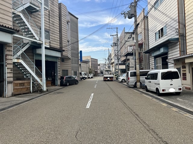 工業団地内の物件となります。