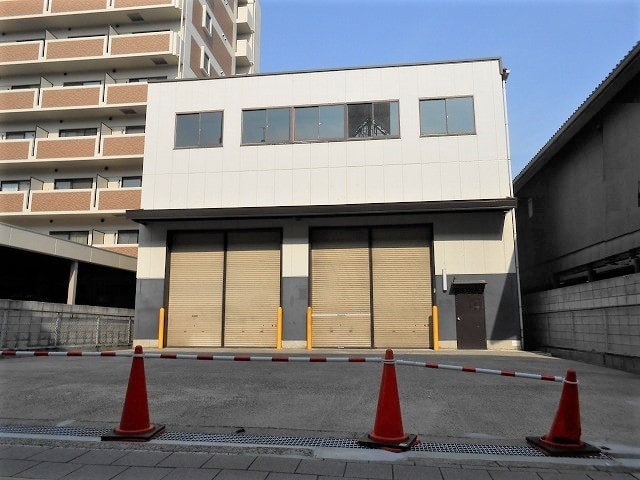 前面空地ひろいです。