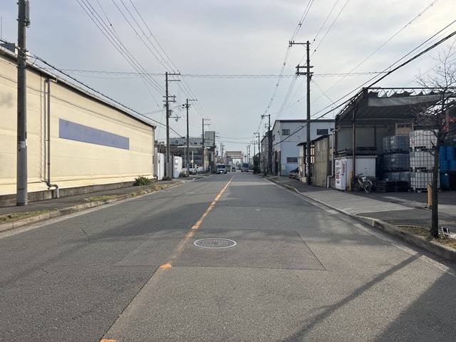 平林駅から1本道です。