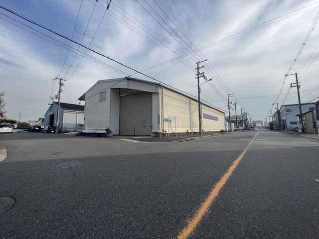 テント使用の倉庫となります。