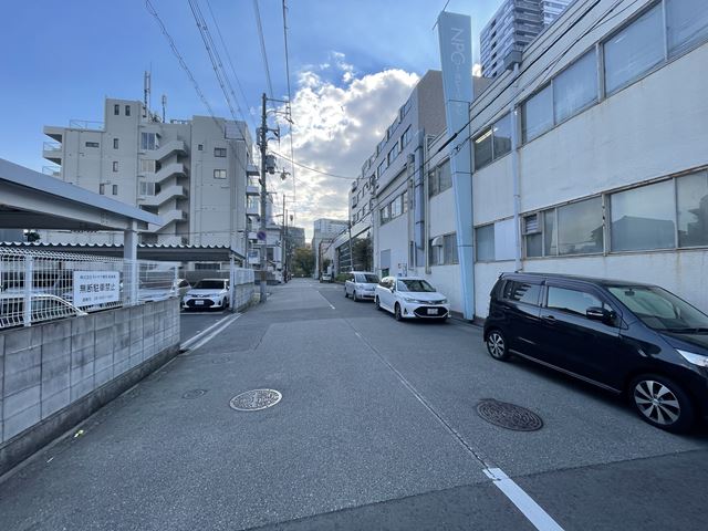 近隣にコインパーキングあります。