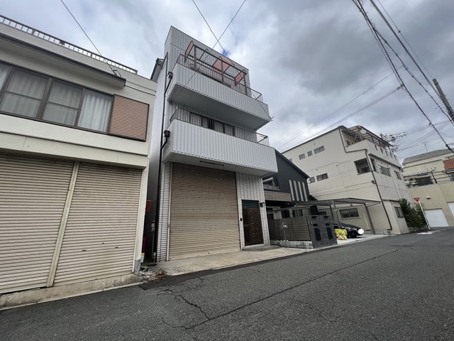 2階3階は居宅です。（5LDK＋S)