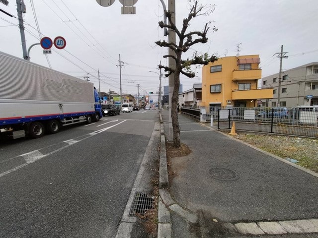 幹線道路沿いになります。