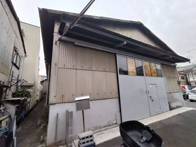 幅3.8ｍ高さ3.0ｍの鉄扉が入り口です！