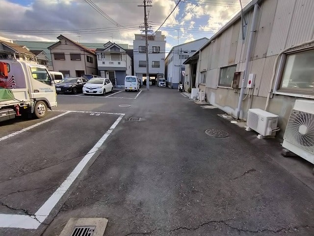 前面月極駐車場有