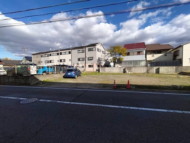 大型車も入れるぐらい間口広いですね！