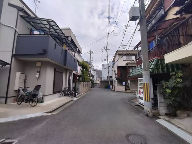 近隣にコンビニ、ドラックストアあります