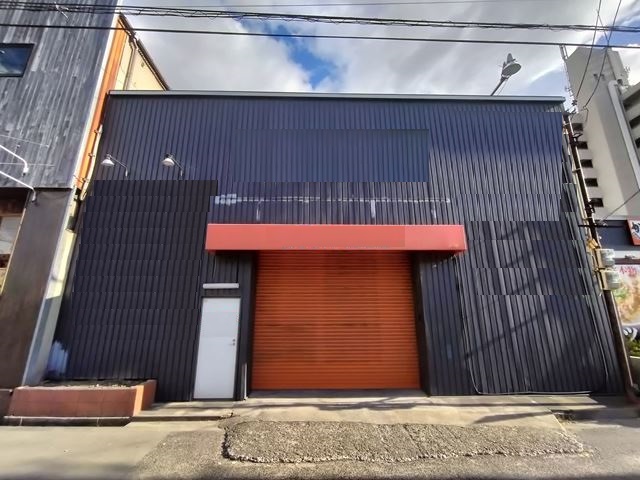 約80坪の平家、倉庫です。