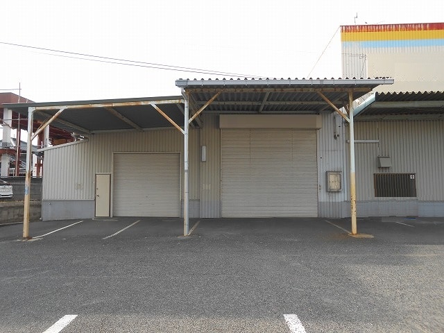平家建の倉庫です。