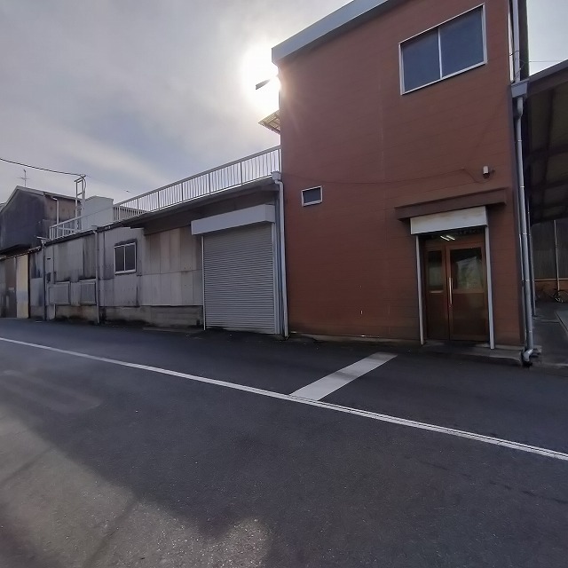 建物側面にあります